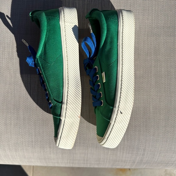 Cariuma green canvas sneakers in a size 6. Added blue laces. Great condition! - Picture 7 of 9